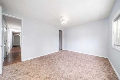 17 De Havilland Boulevard Sw, Medicine Hat, AB - Indoor Photo Showing Other Room