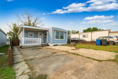 17 De Havilland Boulevard SW Medicine Hat, AB T1A 7Y6