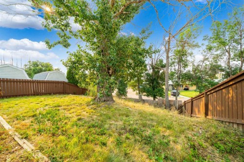 17 De Havilland Boulevard Sw, Medicine Hat, AB - Outdoor