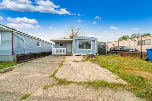 17 De Havilland Boulevard Sw, Medicine Hat, AB - Outdoor
