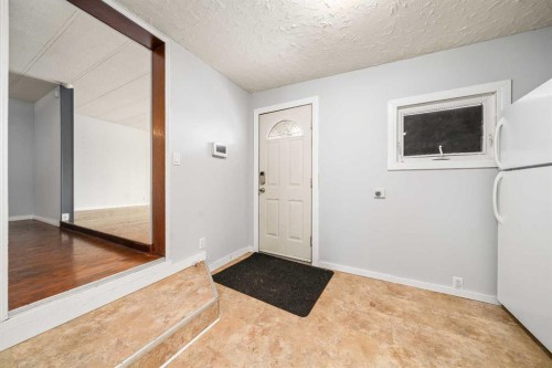 17 De Havilland Boulevard Sw, Medicine Hat, AB - Indoor Photo Showing Other Room