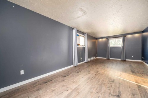 17 De Havilland Boulevard Sw, Medicine Hat, AB - Indoor Photo Showing Other Room