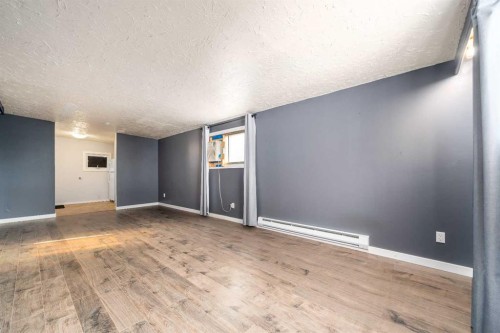 17 De Havilland Boulevard Sw, Medicine Hat, AB - Indoor Photo Showing Other Room