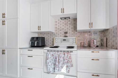 856A Braemar Street Se, Medicine Hat, AB - Indoor Photo Showing Kitchen