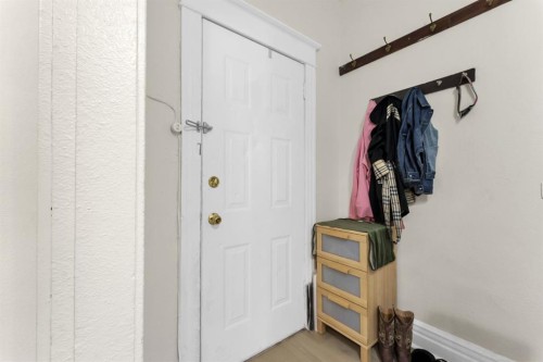 856A Braemar Street Se, Medicine Hat, AB - Indoor Photo Showing Other Room