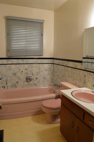 892 Bassett Crescent Nw, Medicine Hat, AB - Indoor Photo Showing Bathroom