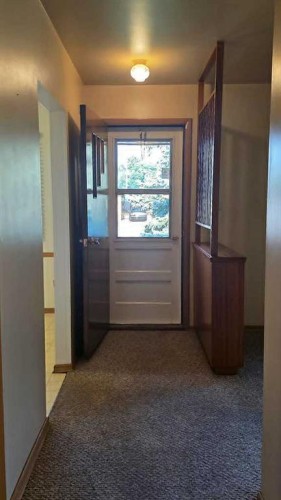 892 Bassett Crescent Nw, Medicine Hat, AB - Indoor Photo Showing Other Room