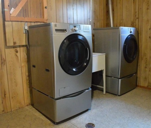 892 Bassett Crescent Nw, Medicine Hat, AB - Indoor Photo Showing Laundry Room