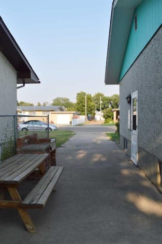 892 Bassett Crescent Nw, Medicine Hat, AB - Outdoor With Exterior