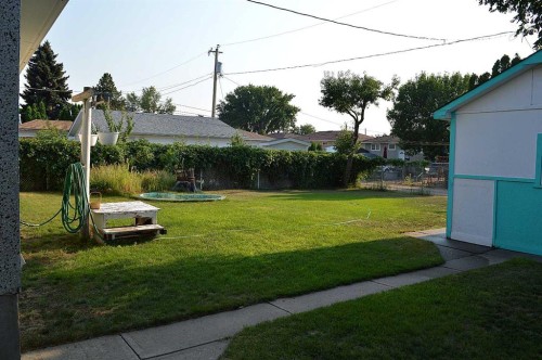 892 Bassett Crescent Nw, Medicine Hat, AB - Outdoor