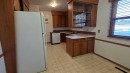 892 Bassett Crescent Nw, Medicine Hat, AB  - Indoor Photo Showing Kitchen 