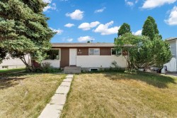2169 Hawke Crescent NEMedicine Hat, AB T1C 1J4