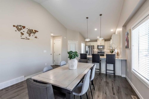 71 Ranchlands Boulevard Ne, Medicine Hat, AB - Indoor Photo Showing Dining Room
