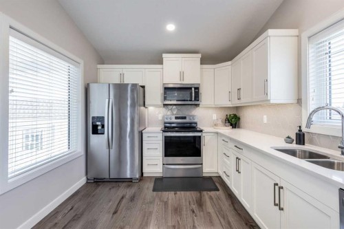 71 Ranchlands Boulevard Ne, Medicine Hat, AB - Indoor Photo Showing Kitchen With Stainless Steel Kitchen With Double Sink With Upgraded Kitchen