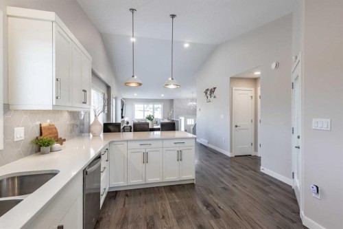71 Ranchlands Boulevard Ne, Medicine Hat, AB - Indoor Photo Showing Kitchen With Double Sink With Upgraded Kitchen