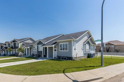 71 Ranchlands Boulevard Ne, Medicine Hat, AB - Outdoor With Facade