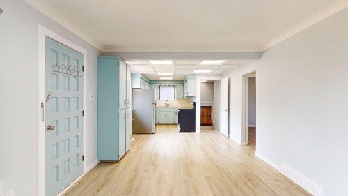 328 2Nd Street Se, Redcliff, AB - Indoor Photo Showing Other Room