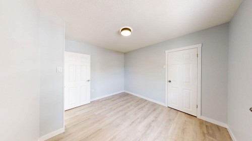 328 2Nd Street Se, Redcliff, AB - Indoor Photo Showing Other Room