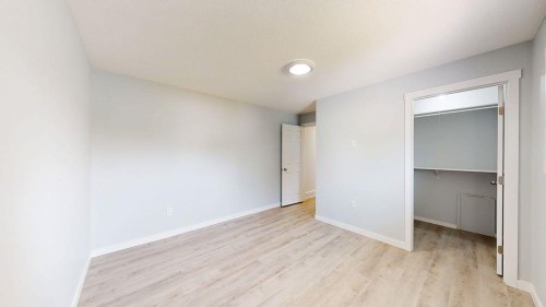328 2Nd Street Se, Redcliff, AB - Indoor Photo Showing Other Room