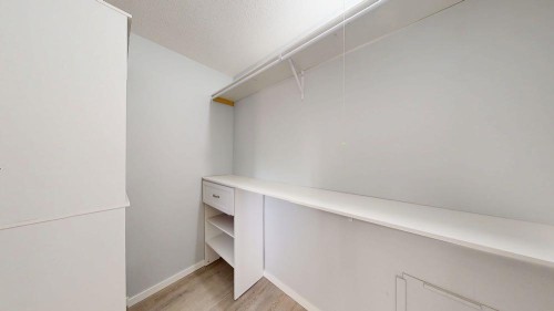 328 2Nd Street Se, Redcliff, AB - Indoor