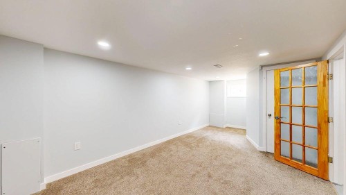 328 2Nd Street Se, Redcliff, AB - Indoor Photo Showing Other Room