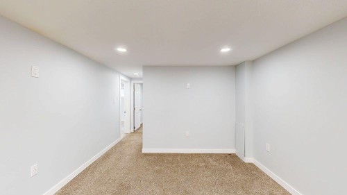 328 2Nd Street Se, Redcliff, AB - Indoor
