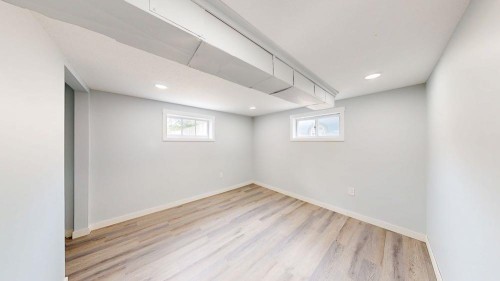 328 2Nd Street Se, Redcliff, AB - Indoor Photo Showing Other Room
