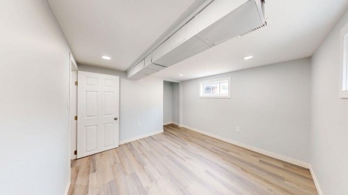 328 2Nd Street Se, Redcliff, AB - Indoor