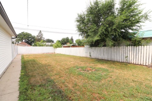328 2Nd Street Se, Redcliff, AB - Outdoor