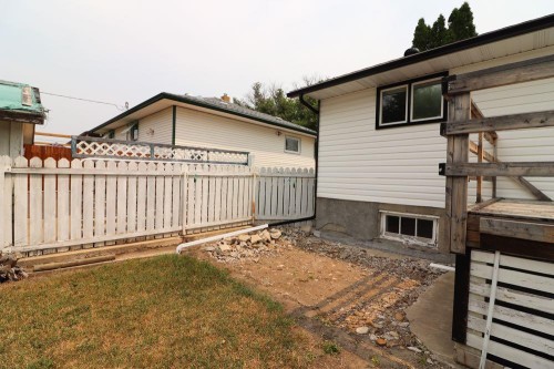 328 2Nd Street Se, Redcliff, AB - Outdoor With Exterior