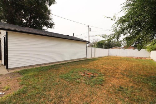 328 2Nd Street Se, Redcliff, AB - Outdoor