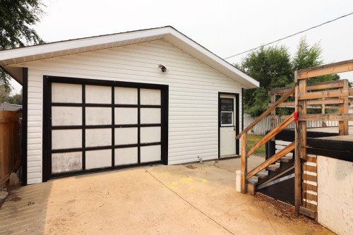 328 2Nd Street Se, Redcliff, AB - Outdoor With Exterior