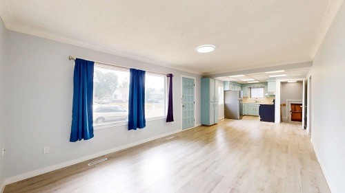 328 2Nd Street Se, Redcliff, AB - Indoor Photo Showing Other Room