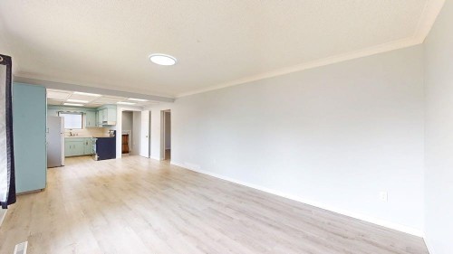328 2Nd Street Se, Redcliff, AB - Indoor Photo Showing Other Room