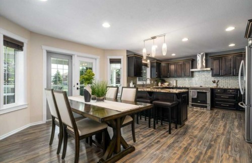 633 Spruce Way Se, Medicine Hat, AB - Indoor Photo Showing Dining Room