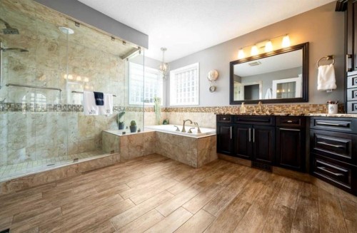 633 Spruce Way Se, Medicine Hat, AB - Indoor Photo Showing Bathroom