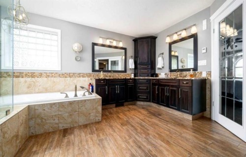 633 Spruce Way Se, Medicine Hat, AB - Indoor Photo Showing Bathroom