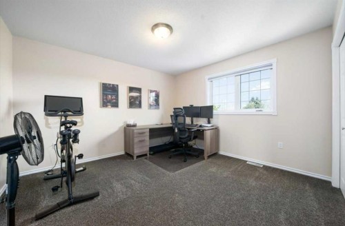 633 Spruce Way Se, Medicine Hat, AB - Indoor Photo Showing Office