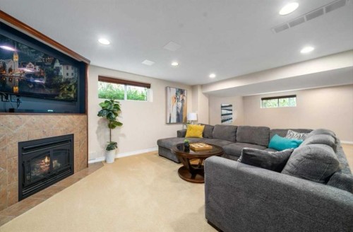 633 Spruce Way Se, Medicine Hat, AB - Indoor With Fireplace