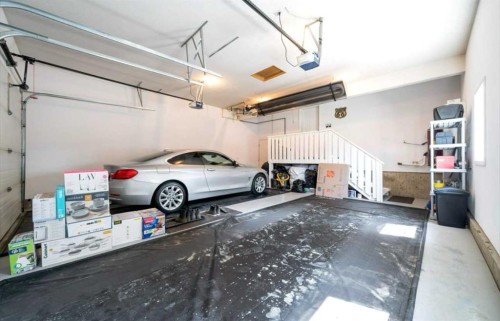 633 Spruce Way Se, Medicine Hat, AB - Indoor Photo Showing Garage