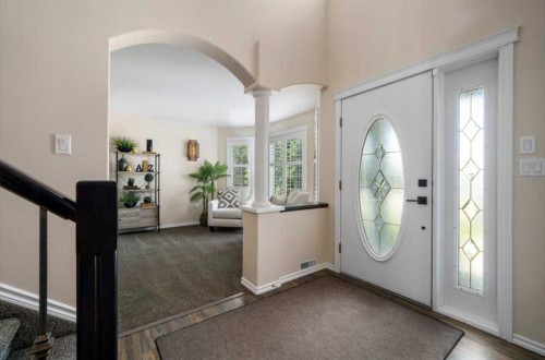 633 Spruce Way Se, Medicine Hat, AB - Indoor Photo Showing Other Room