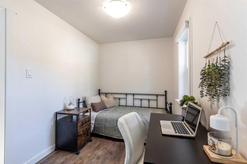 259 3 Street Nw, Medicine Hat, AB - Indoor Photo Showing Bedroom