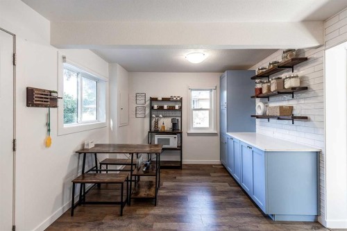 259 3 Street Nw, Medicine Hat, AB - Indoor Photo Showing Kitchen