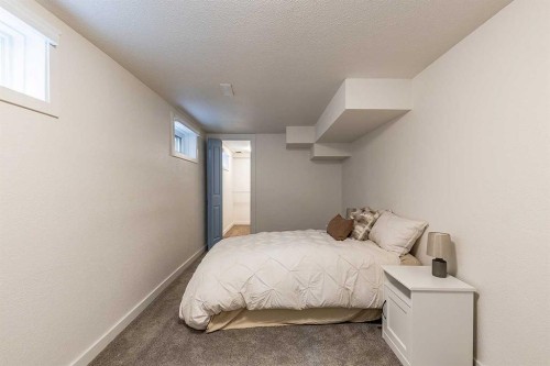 259 3 Street Nw, Medicine Hat, AB - Indoor Photo Showing Bedroom