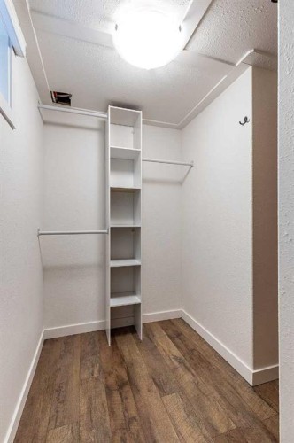 259 3 Street Nw, Medicine Hat, AB - Indoor With Storage