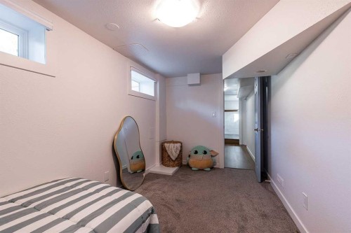 259 3 Street Nw, Medicine Hat, AB - Indoor Photo Showing Bedroom