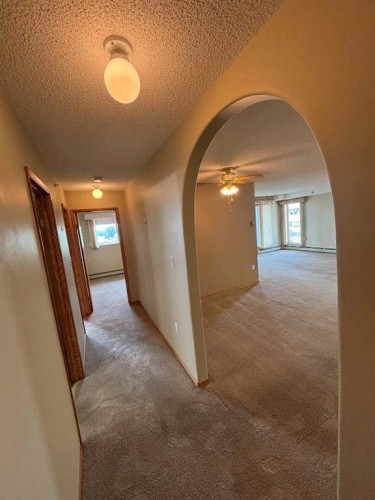424-3021 13 Avenue Se, Medicine Hat, AB - Indoor Photo Showing Other Room