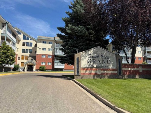 424-3021 13 Avenue Se, Medicine Hat, AB - Outdoor With Facade