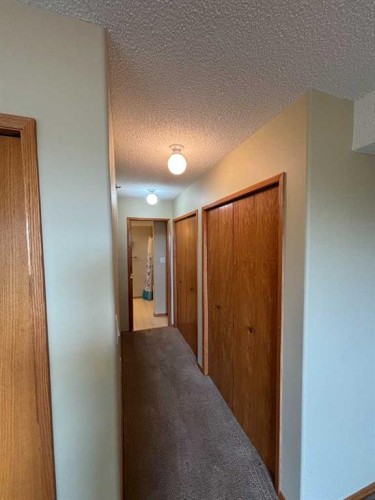 424-3021 13 Avenue Se, Medicine Hat, AB - Indoor Photo Showing Other Room