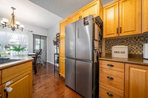 316 Washington Way Se, Medicine Hat, AB - Indoor Photo Showing Kitchen